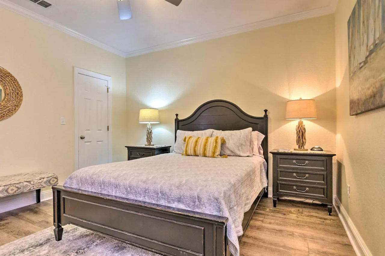 Holiday home The Sun Shack With Pool Access Less Than 1 Mi To Beach! Destin