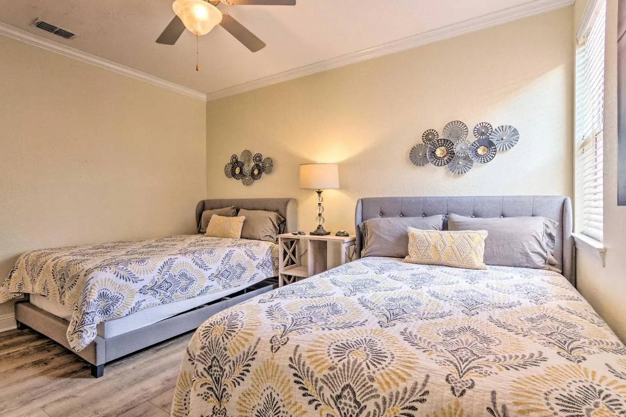 Holiday home The Sun Shack With Pool Access Less Than 1 Mi To Beach! Destin